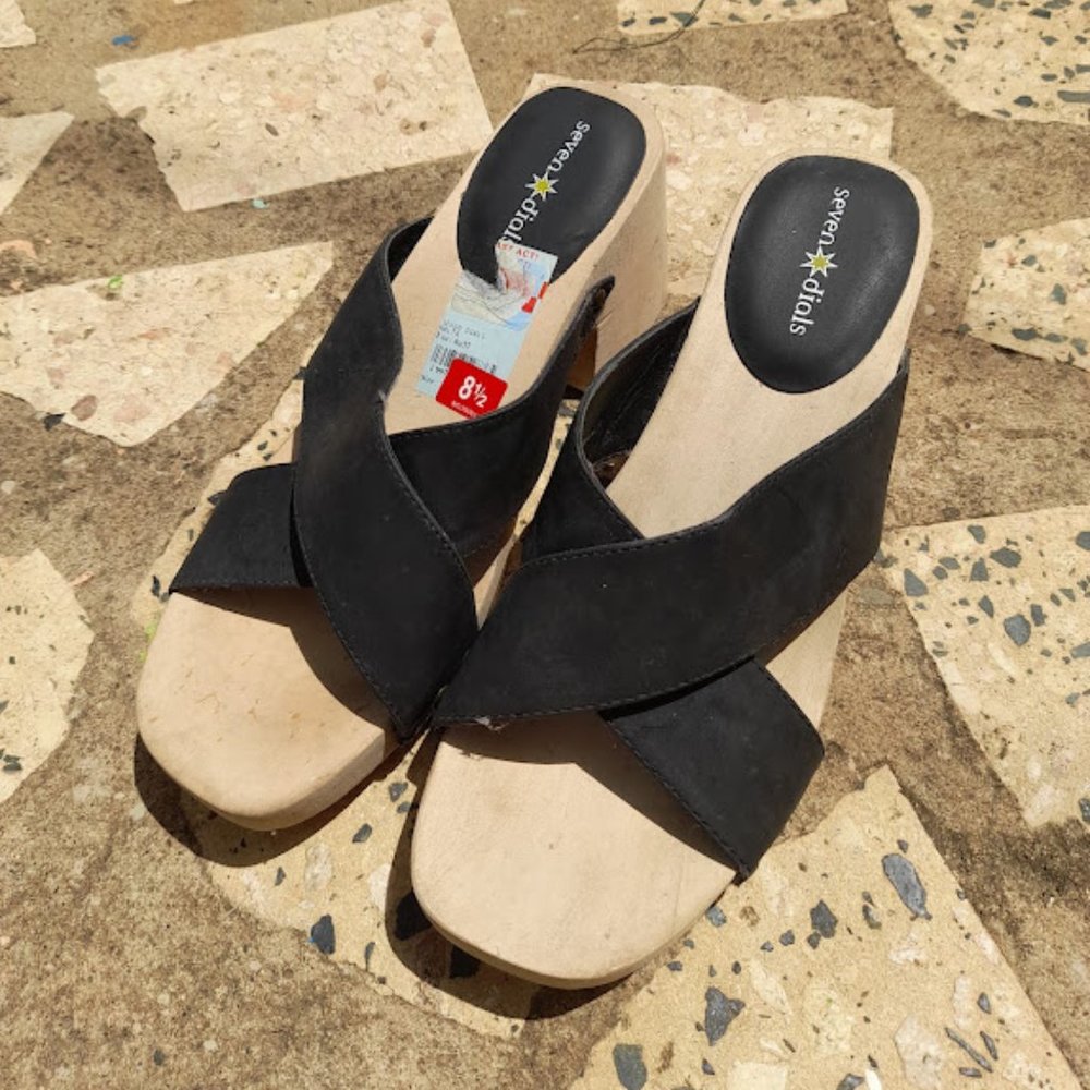 heels of  wood